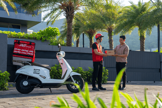 Về quê nghỉ hè, sinh viên "săn" thêm ưu đãi gửi hàng