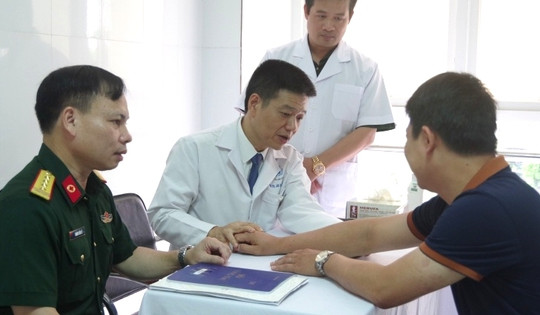 Đưa điều trị vảy nến chuyên sâu đến gần người bệnh qua hợp tác quân - dân y