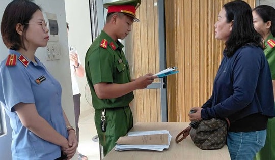 Bắt Hồ Thị Ánh nhận tiền đặt cọc hàng trăm triệu nhưng không có đất bán cho khách hàng