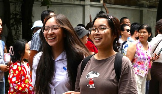 Về đích bài thi cuối Kỳ thi THPT 2026, sĩ tử tự tin chắc suất đại học