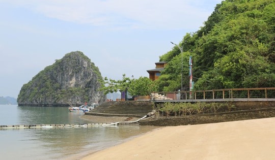 Quảng Ninh: Bãi tắm Soi Sim tiếp tục tạm dừng đón khách tham quan