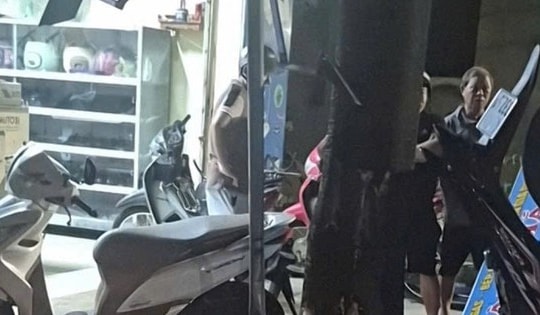 Hai thanh niên đi xe máy thương vong sau cú va chạm với gốc cây