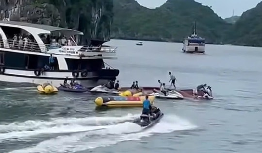Công an Hải Phòng thông tin vụ va chạm thuyền máy và tàu du lịch trên Vịnh Lan Hạ khiến một nữ du khách tử vong