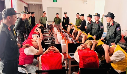Đột kích khách sạn ở Lào Cai, bắt giữ 19 người Trung Quốc lập 'ổ' lừa đảo xuyên biên giới