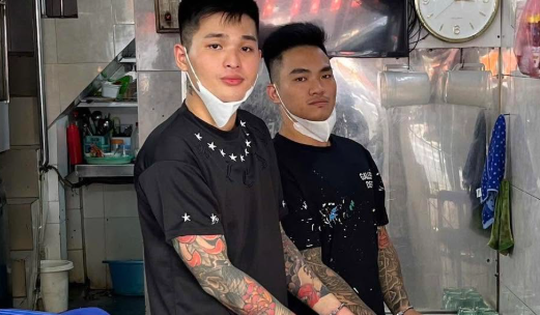 Cầm điếu cày đánh người giữa phố ở Hà Nội: Đối tượng thứ 2 ra đầu thú