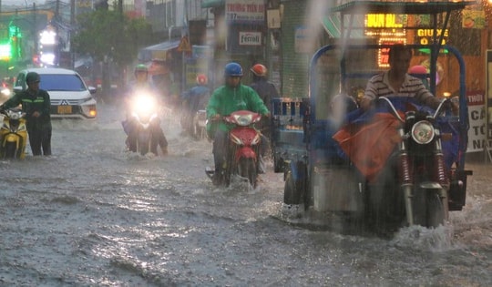 Xuất hiện rãnh gió mùa gây mưa rất lớn cho 10 tỉnh thành miền Bắc