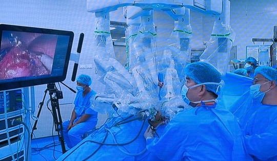Đưa robot Da Vinci Xi vào hoạt động, thêm cơ hội tiếp cận kỹ thuật cao cho người bệnh