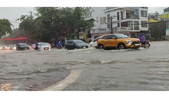 Cảnh báo mưa rất lớn, lũ trên các sông ở miền Bắc lên nhanh