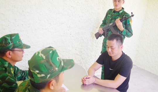 Triệt phá đường dây tổ chức cho người nước ngoài xuất cảnh trái phép