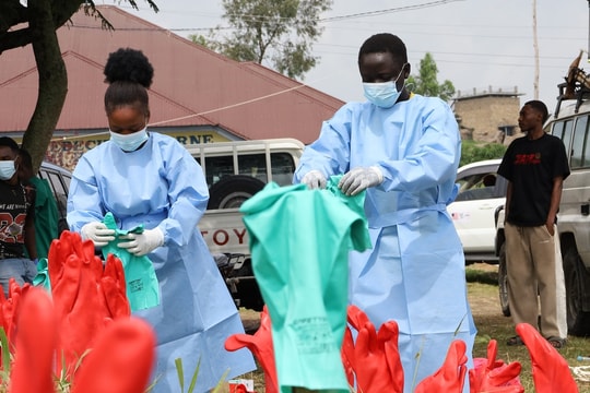 Hơn 830 ca nhiễm, gần 200 người tử vong: Dịch Ebola lan nhanh ở Congo, đã vượt biên sang Uganda