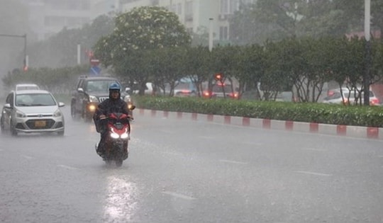 Miền Bắc nhiều mây, mưa dông mạnh vào chiều tối