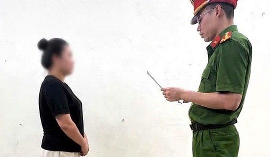 Ninh Bình: Bắt quả tang 'kiều nữ' 9X tàng trữ sừng tê giác trắng quý hiếm