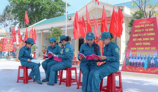 Những 'bóng hồng sao vuông' giỏi thao trường, đảm việc bếp núc
