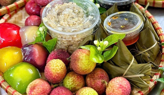 Tết Đoan Ngọ: Nhiều gia đình chọn mâm cúng tối giản, vừa đủ giữ nét truyền thống