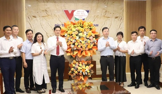 Thứ trưởng Thường trực Bộ Y tế Vũ Mạnh Hà chúc mừng các cơ quan báo chí, truyền hình nhân 101 năm Ngày Báo chí Cách mạng Việt Nam