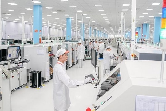 Techcombank cảnh báo thuế quan Mỹ 12,5%, ngành điện tử hưởng lợi từ sóng AI