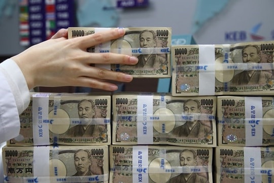 Đồng Yen Nhật giảm sâu mốc 160,80 JPY/USD, chứng khoán Nikkei 225 lập đỉnh lịch sử mới