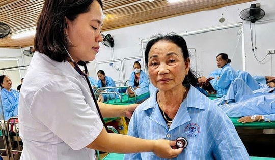 Ẩn họa từ những gói thuốc đông y gia truyền được quảng cáo ‘uống là khỏi’