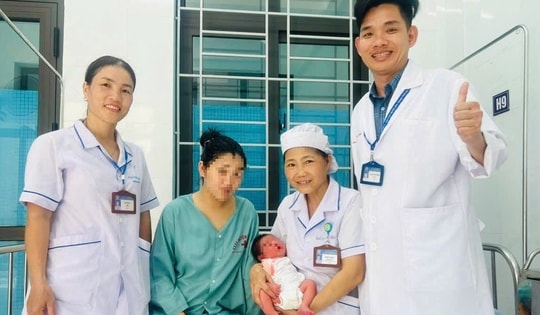 Cứu sống sản phụ nguy kịch sau khi sinh con trên xe khách