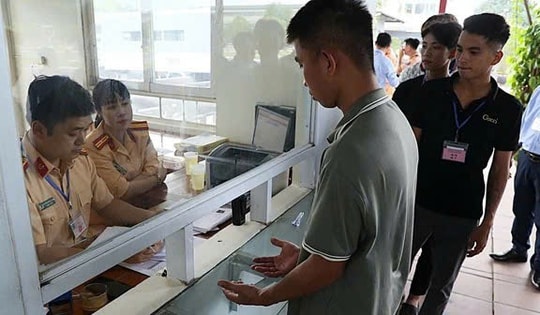 Đề xuất không đổi bằng lái cho người chưa nộp phạt vi phạm giao thông