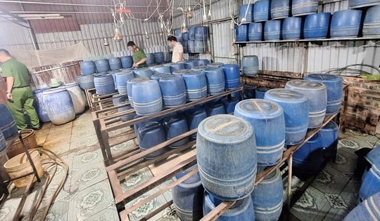 Sử dụng chất cấm để sản xuất giá đỗ, gã đàn ông bị khởi tố