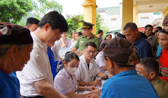 Thanh Hóa: Hàng trăm người dân xã vùng cao xã Tam Thanh được khám bệnh, phát thuốc miễn phí