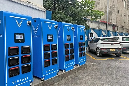 Trạm đổi pin phủ rộng, xe điện ngày càng tiện như xe xăng