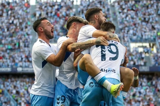 Malaga đánh bại Almeria 2-1, chính thức trở lại La Liga sau 8 năm