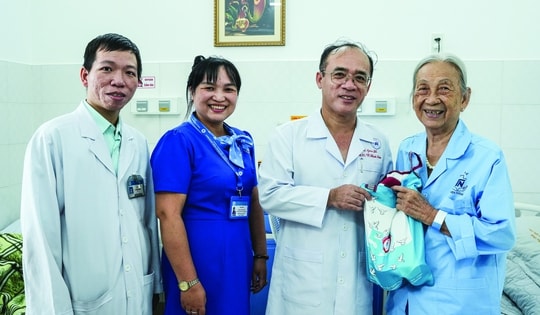 Bác sĩ là nhà báo: Người 'gác cổng' thông tin sức khỏe trước làn sóng AI