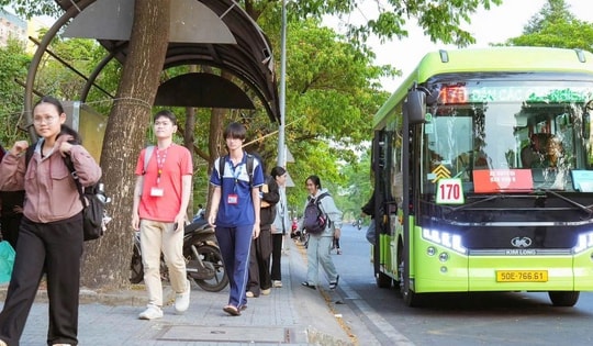 Người dân vui mừng khi TPHCM thông qua chủ trương miễn phí 100% vé xe buýt