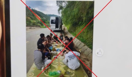 Du khách trải chiếu ngồi ăn uống dưới lòng đường tại khu vực thác Bản Giốc bị lập biên bản