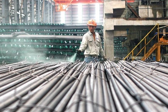 Giá quặng sắt xuống mức thấp nhất 12 tháng, thị trường thép chịu áp lực dư cung lớn