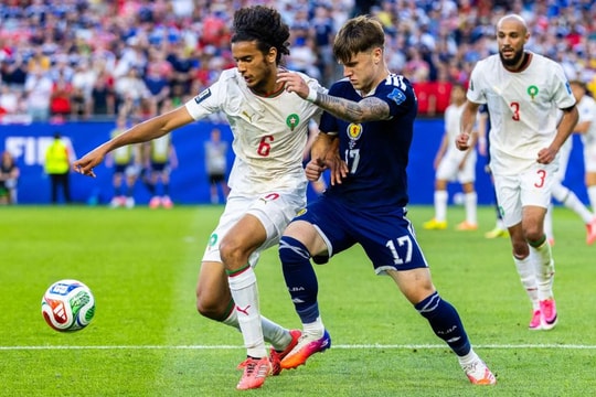 Manchester United và bài toán tiền vệ: Tại sao Christ Oulai là lựa chọn tối ưu hơn Ayyoub Bouaddi?