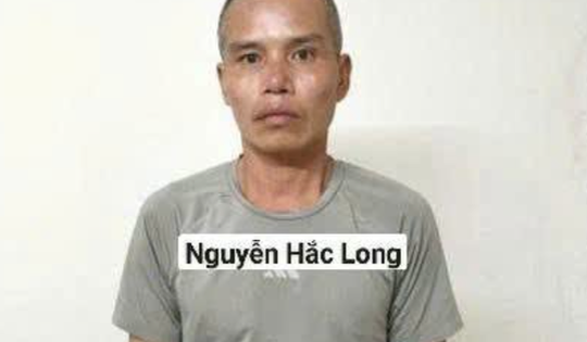 Mang dao, kéo, tuýp sắt đuổi đánh nhau ở chợ hoa Quảng An, 4 người bị bắt giam