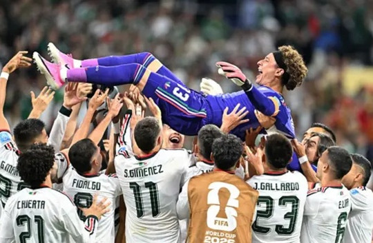Mexico đè bẹp CH Séc 3-0: Đêm lịch sử của kỷ lục gia Guillermo Ochoa