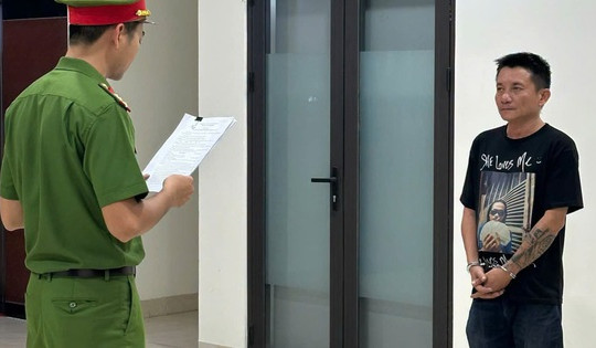 Say xỉn, Phan Minh Trí lái xe bán tải tông quán nhậu rồi lao thẳng tới trụ sở công an thách thức