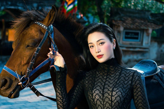 Sao Mai Huyền Trang ra mắt cùng lúc hai MV đúng sinh nhật tuổi 36