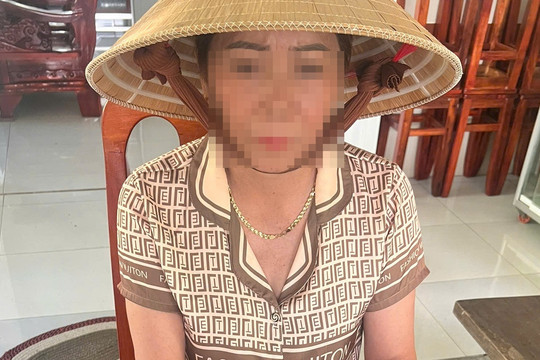 Người phụ nữ đang ghi số lô, số đề tại nhà thì bị bắt