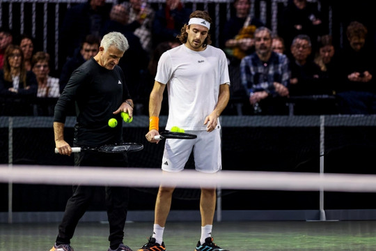 Stefanos Tsitsipas sa thải cha ruột trước Wimbledon 2026: Canh bạc cứu vãn sự nghiệp