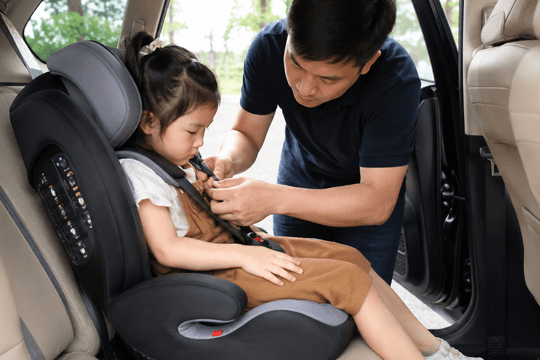 Từ 15/8, tài xế chở trẻ em trên ô tô cần lưu ý quy định mới này