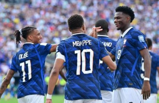 Sức mạnh tuyệt đối của tuyển Pháp: Mbappe lập kỷ lục lịch sử, bệ phóng Olise rực sáng