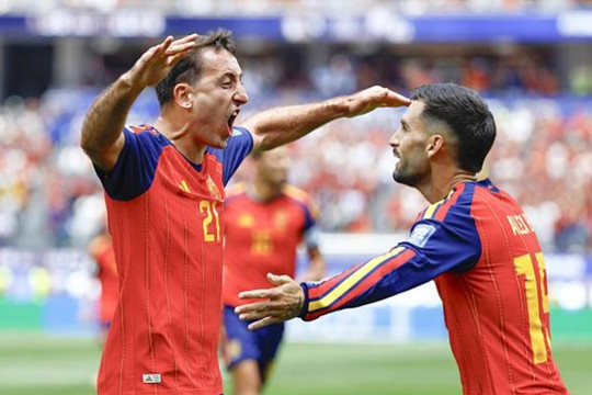 Mikel Oyarzabal và cú đúp lịch sử: Khi 'người vô hình' trở thành người hùng của Tây Ban Nha