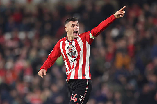 Sunderland khước từ Chelsea: Kế hoạch tái hợp Xhaka của Xabi Alonso phá sản
