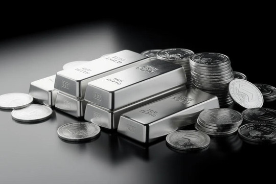 Giá bạc hôm nay 6/7: Giá thế giới vượt 63 USD/ounce, thị trường trong nước ổn định