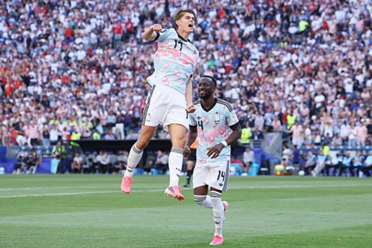 Charles De Ketelaere rực sáng, tuyển Bỉ vùi dập Mỹ 4-1 để tiến vào tứ kết World Cup