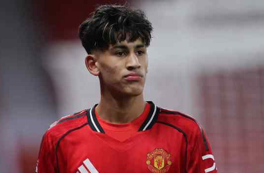 JJ Gabriel: Thần đồng 15 tuổi sẵn sàng xô đổ kỷ lục 76 năm tại Manchester United