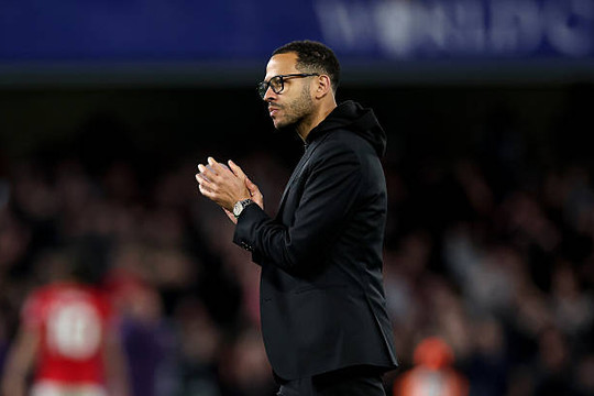 Liam Rosenior chính thức dẫn dắt Paris FC: Hành trình tìm lại bản ngã tại Ligue 1