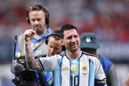 Lionel Messi và những giọt nước mắt cứu rỗi Argentina tại World Cup