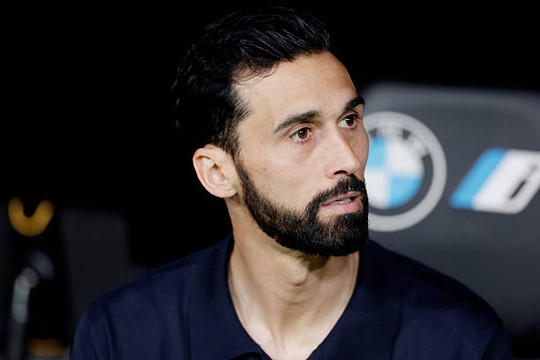 Alvaro Arbeloa chính thức tái xuất Ngoại hạng Anh trên cương vị HLV Fulham