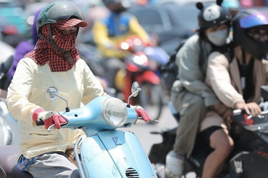 Miền Bắc oi nóng, mưa dông vào chiều và đêm